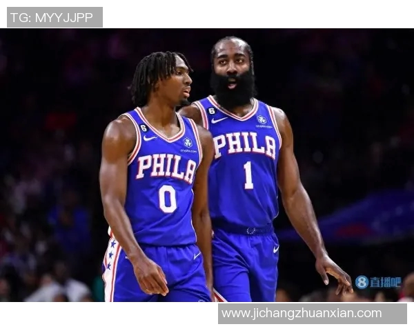 哈登与足球明星亲密合影展现跨界友谊与运动精神的精彩瞬间